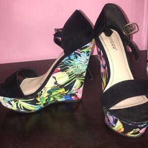 Black w/ Floral Bottom Wedges